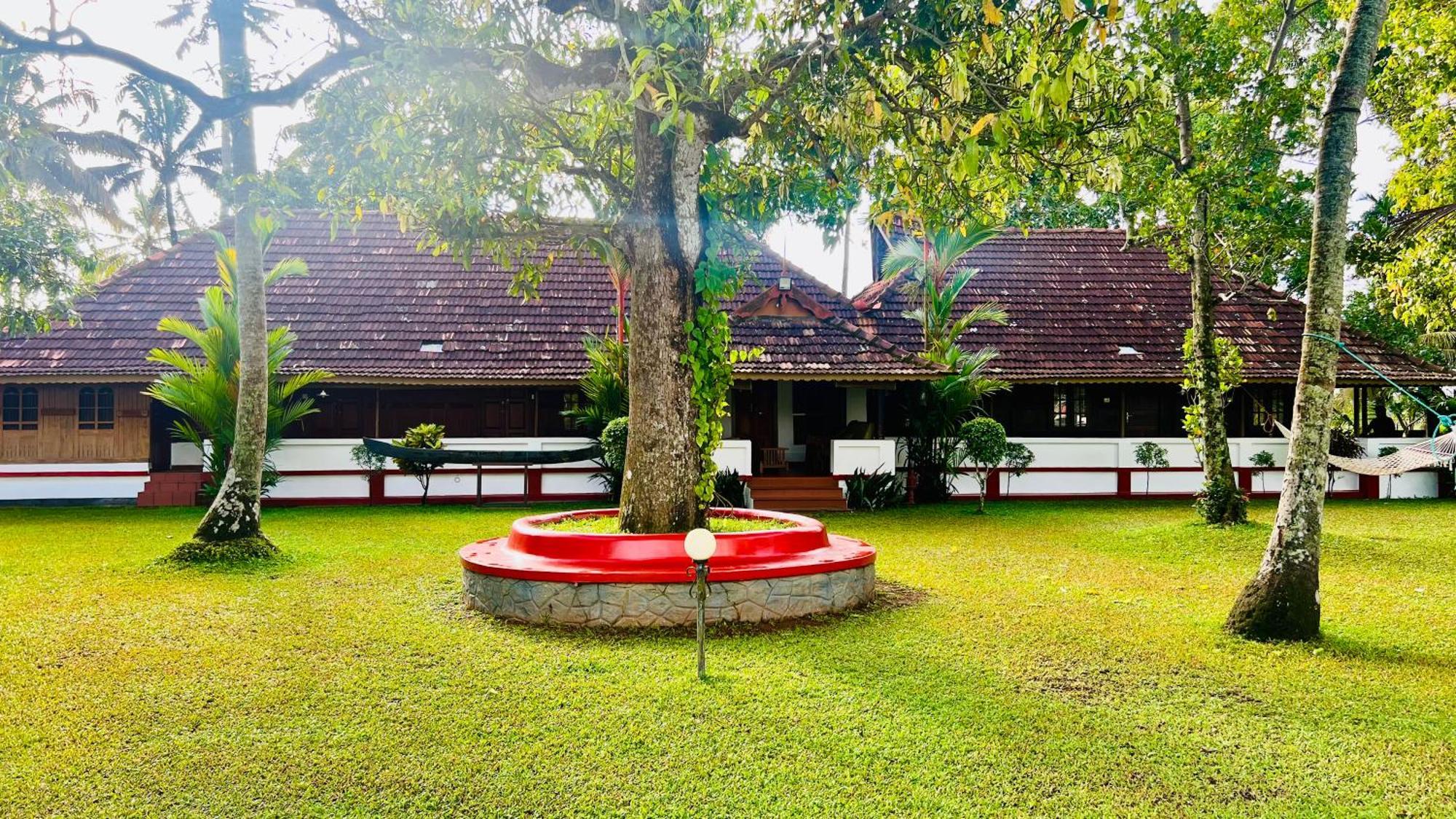 The Pamba Heritage Villa Champakulam Exterior foto